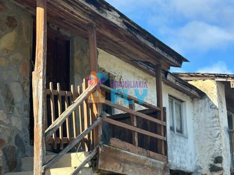 CASA A REFORMAR EN LAROUCO