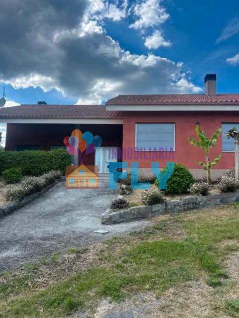 OPORTUNIDAD!!! SE VENDE CASA EN MOREIRAS