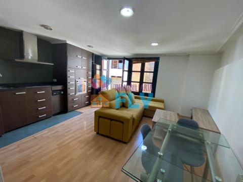 SE ALQUILA APARTAMENTO CÉNTRICO CON ASCENSOR